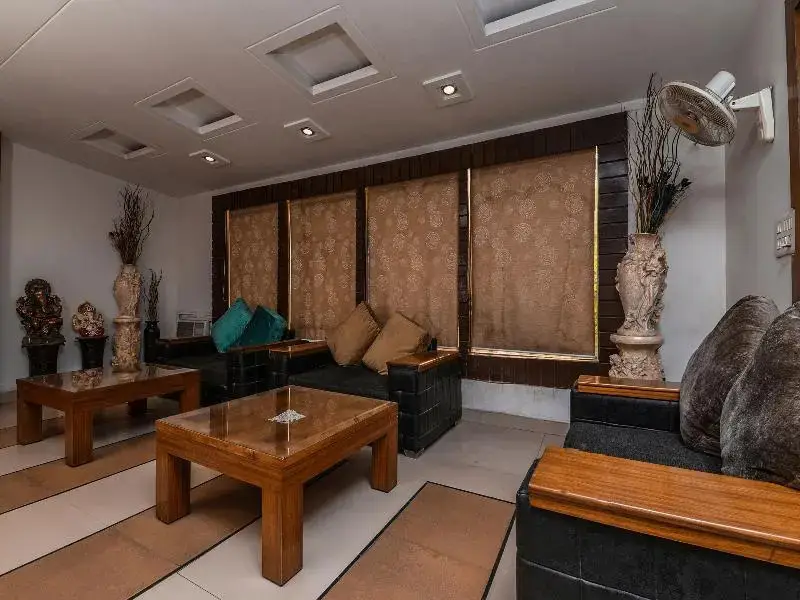 Нью-Дели: OYO 7655 Om Paradise Hotel