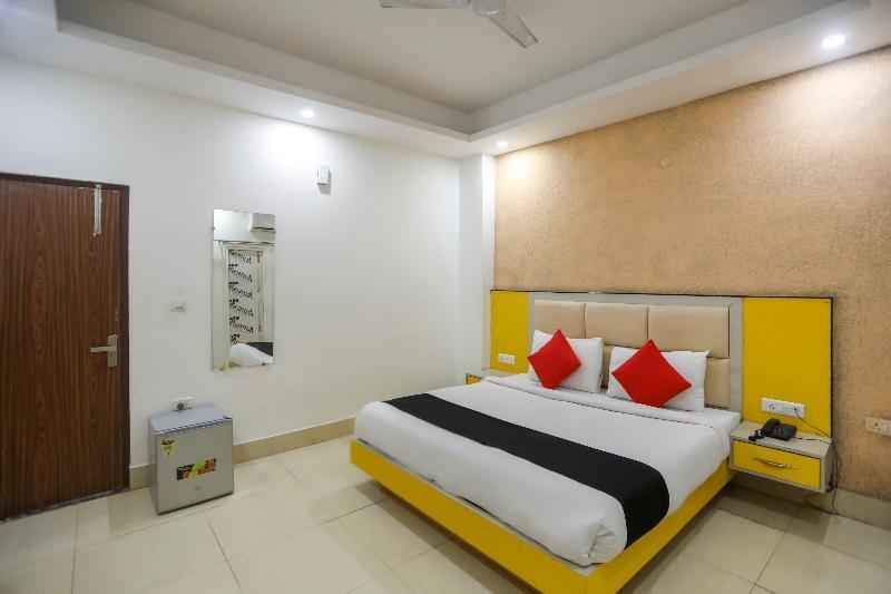Нойда: Capital O 64120 Hotel Noida Suites