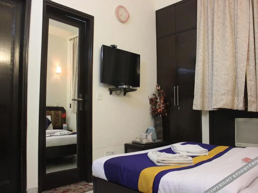 Нью-Дели: Oyo 518 Hotel Sundeep Inn