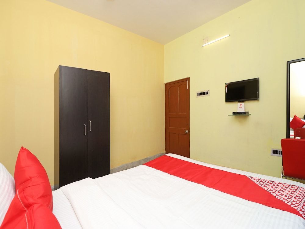 Колката: Oyo 11530 Maa Tara Guest House