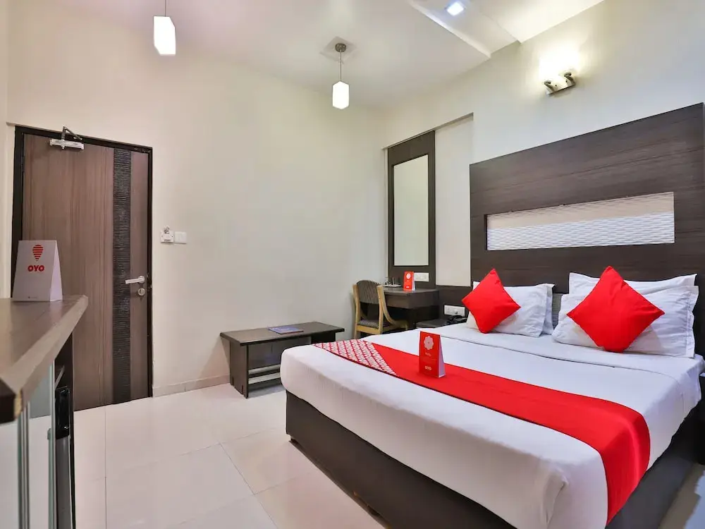 Вадодара: Capital O 1271 Hotel Raajpath