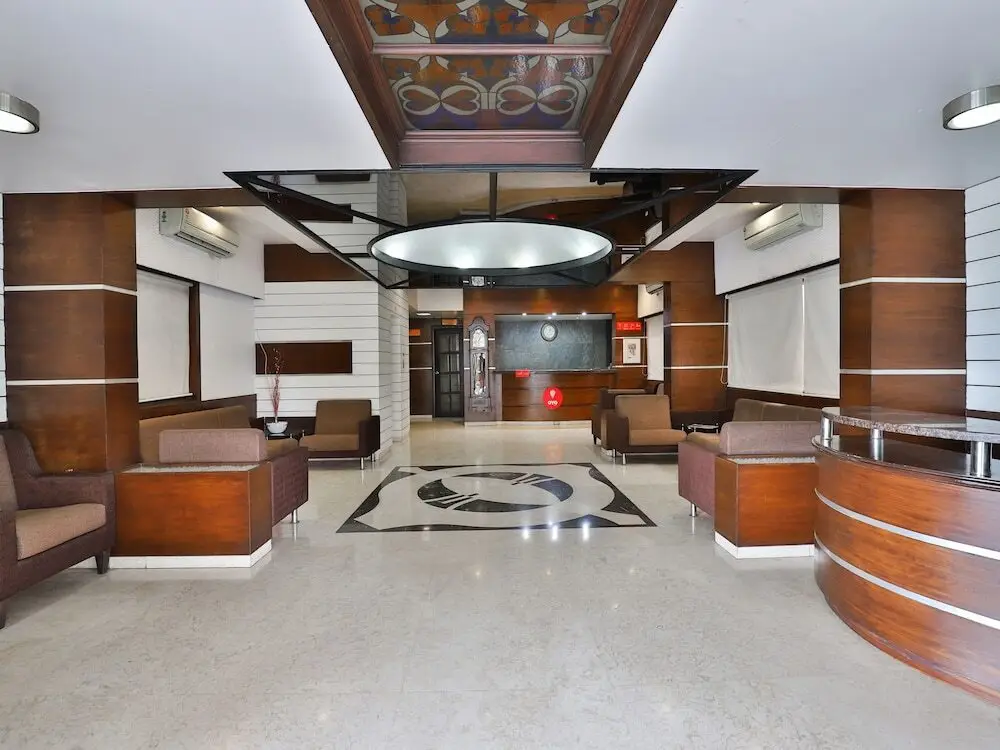 Вадодара: Capital O 1271 Hotel Raajpath