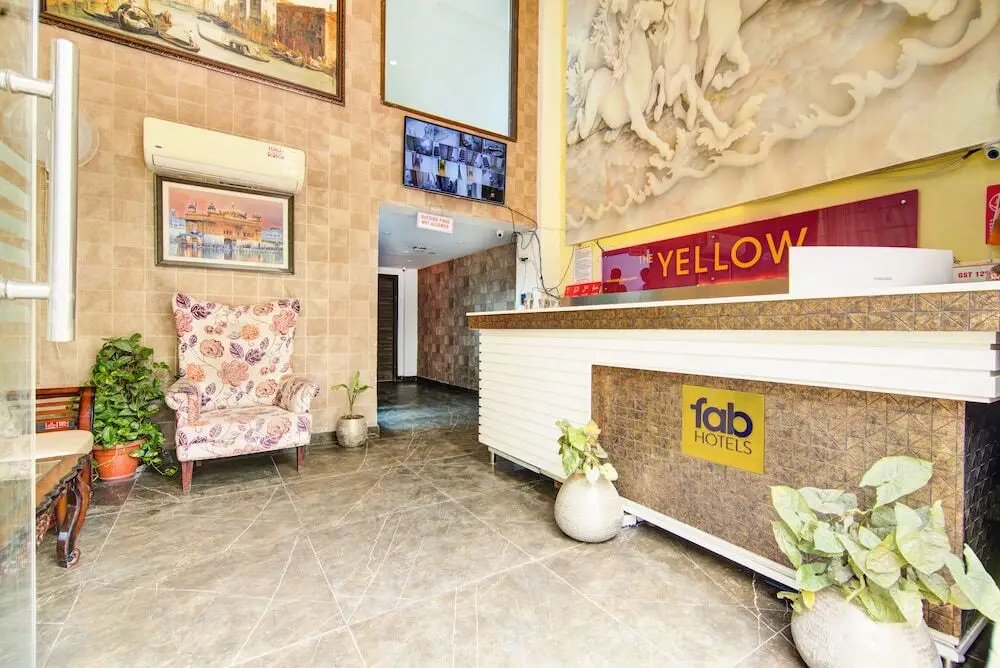 Hotel Yellow by FabHotel — фото 1