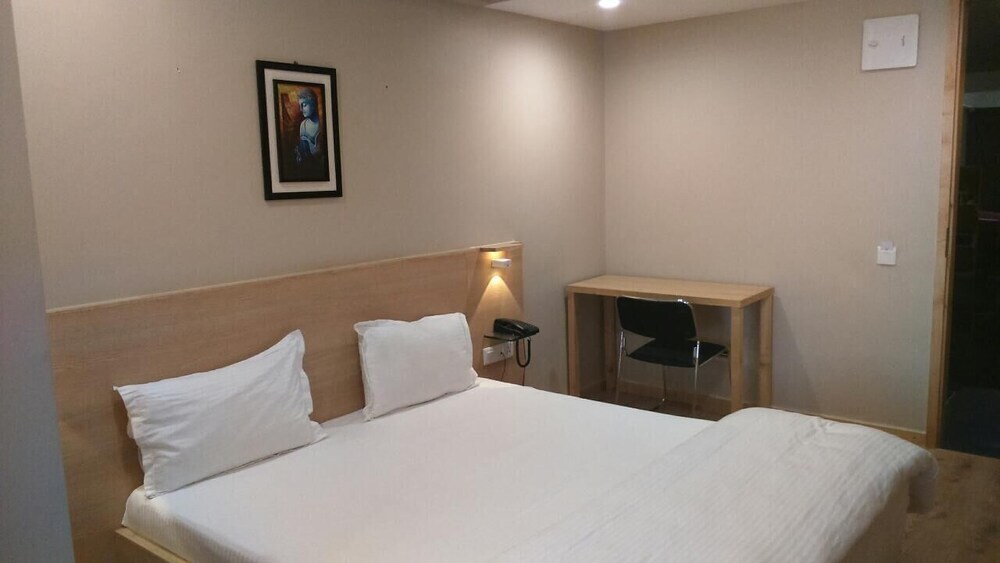 Гандхинагар: CAPITAL O 74149 Hotel Berlin