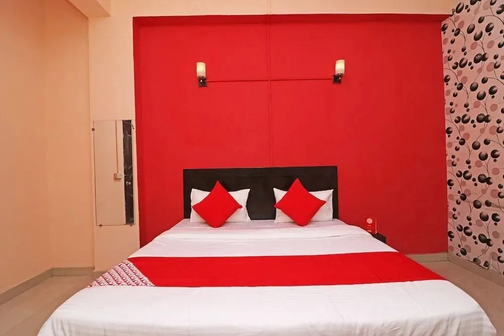 Нойда: Oyo 43709 Glorious Stayz 53