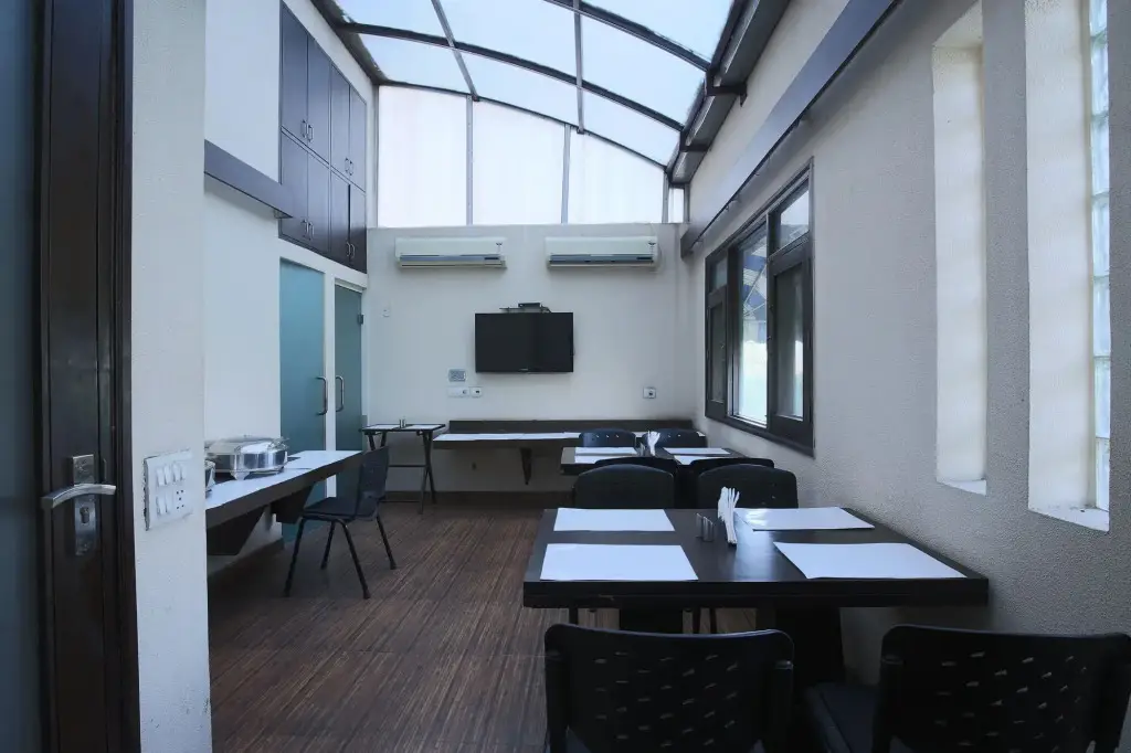 Нью-Дели: Stallen Suites Nehru Place by FabHotels