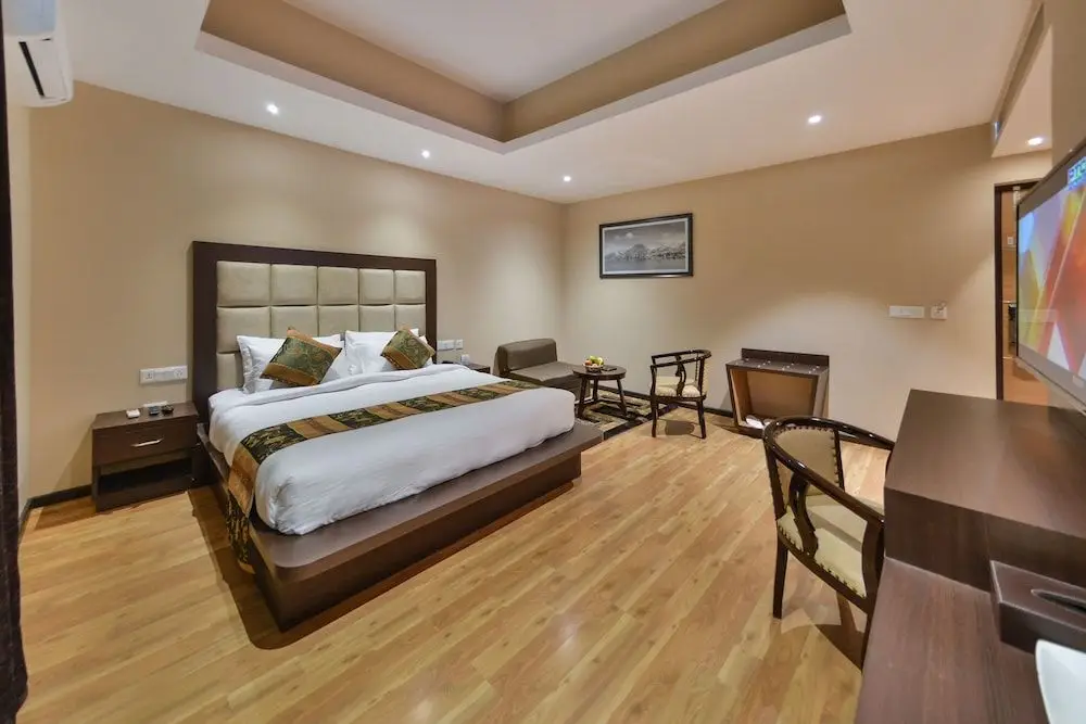 Шринагар: Golden Tulip Kashmir
