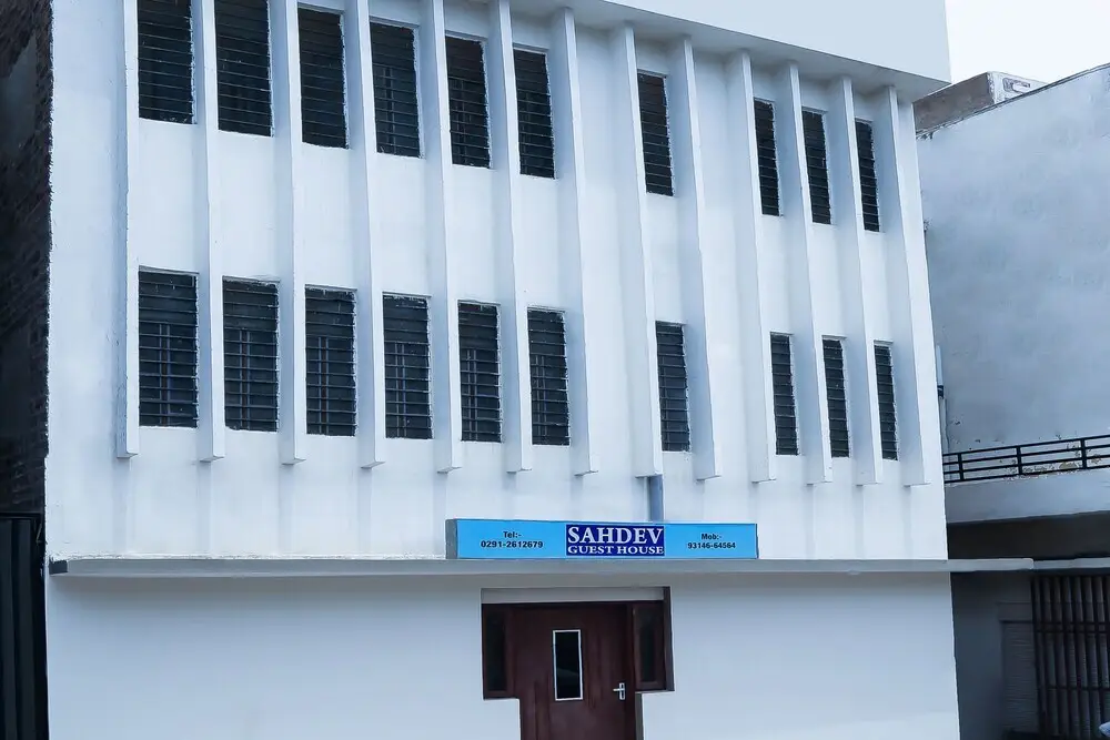 Sahdev Guest House By OYO Rooms — фото 1