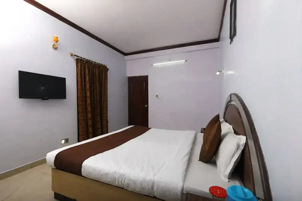 Ути: Collection O 8855 Orchid Inn