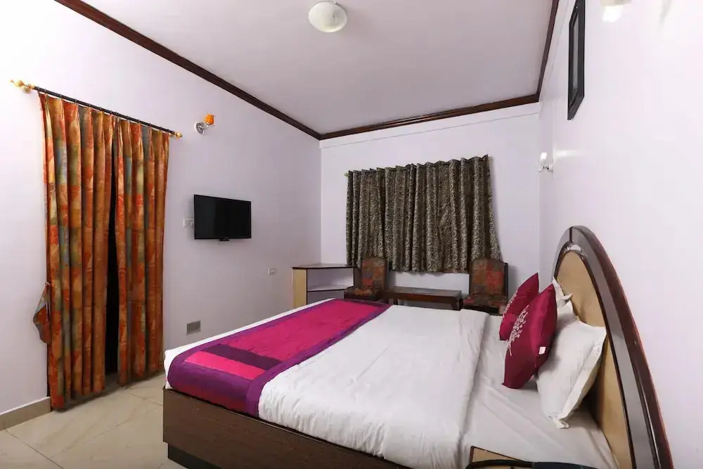 Ути: Collection O 8855 Orchid Inn