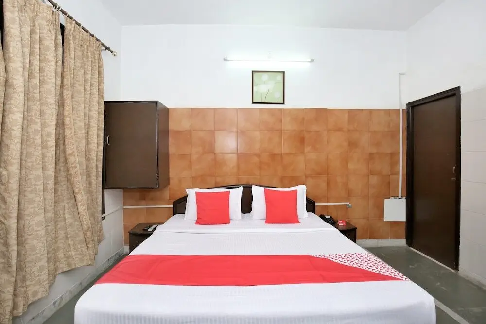 Амритсар: Collection O 12986 The Red Hotel