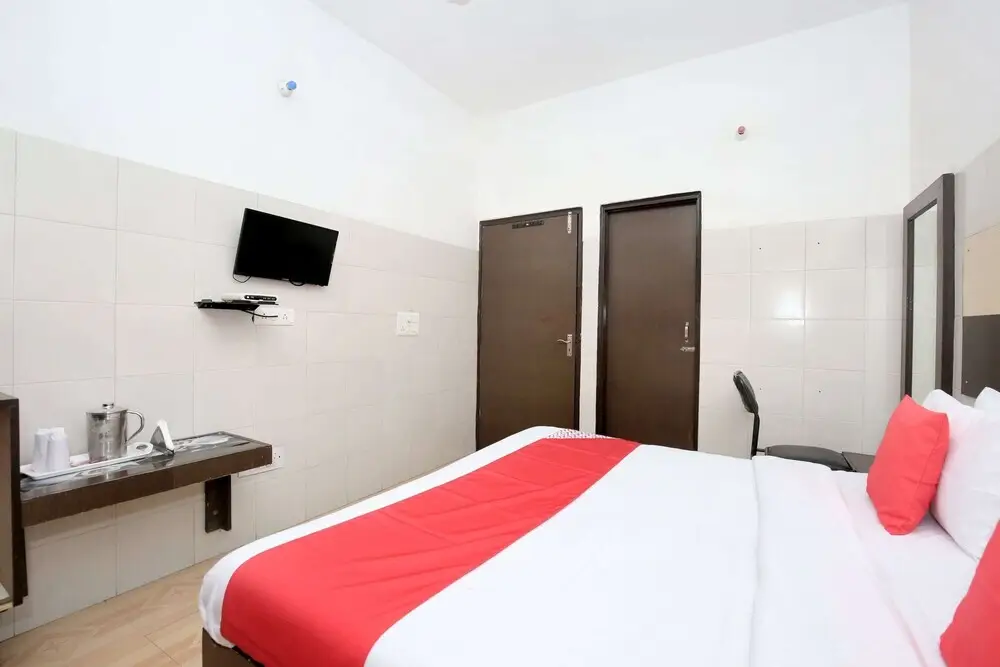 Амритсар: Collection O 12986 The Red Hotel