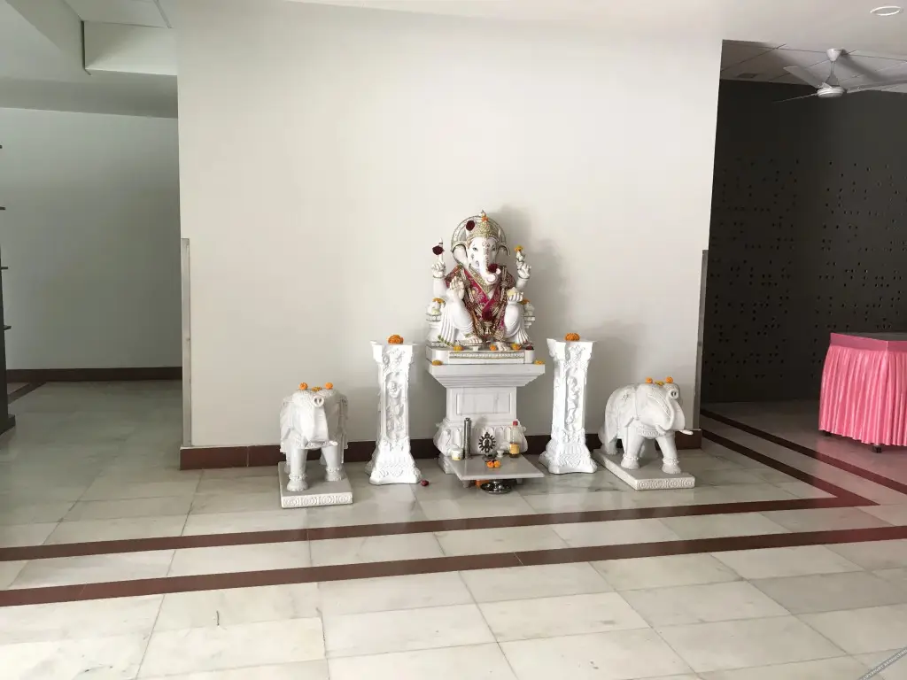 Вадодара: White House Service Apartments