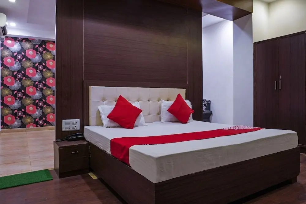 Ханзи: Oyo 18895 Hotel Kartikay Grand