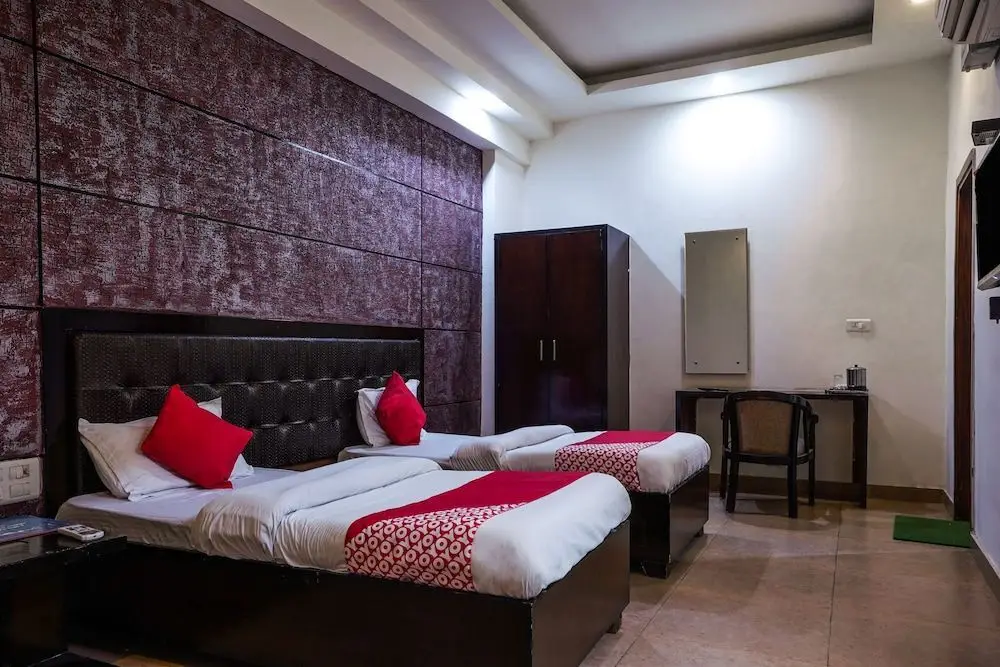 Ханзи: Oyo 18895 Hotel Kartikay Grand