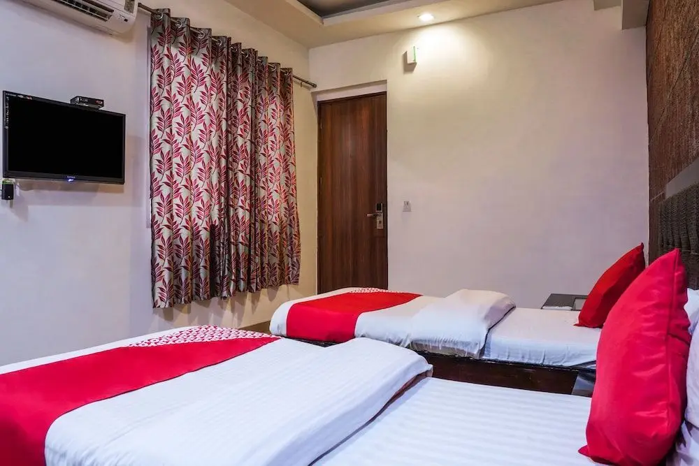 Ханзи: Oyo 18895 Hotel Kartikay Grand