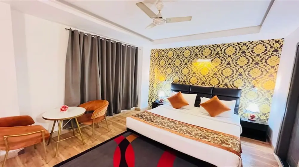 Газиабад: Hotel At Residency- Near Kaushambi Metro Station Ghaziabad Couple Friendly