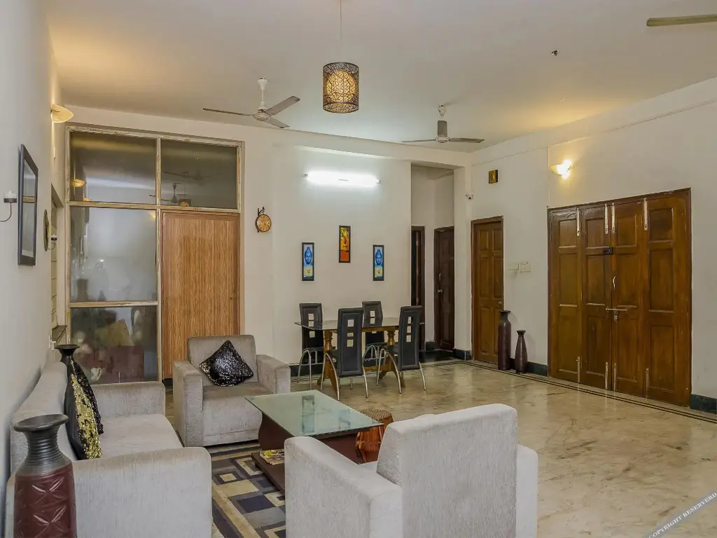Колката: Oyo 6774 Apartment The White Feathers