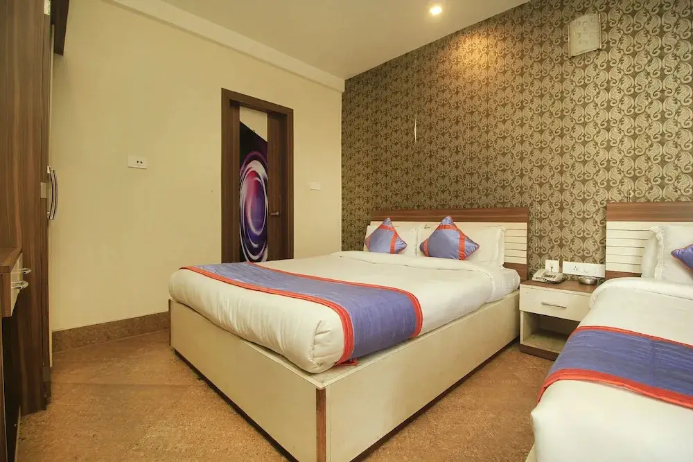 Силигури: Capital O 28319 Hotel Ganayak