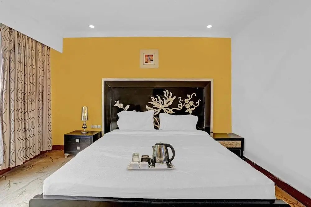 Мумбаи: Capital O 29124 Royal Palms Hotel