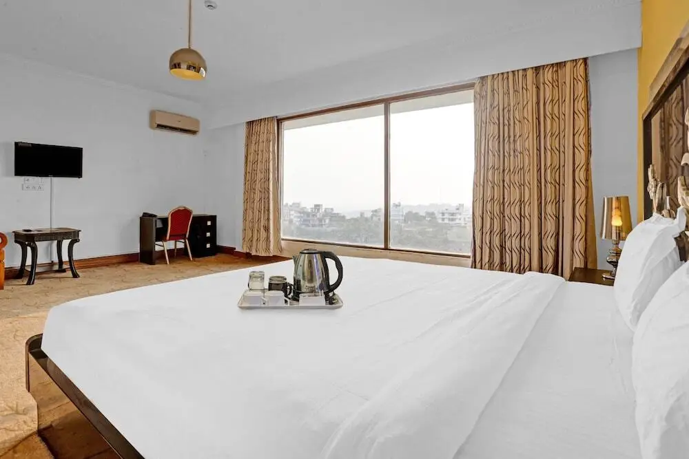 Мумбаи: Capital O 29124 Royal Palms Hotel