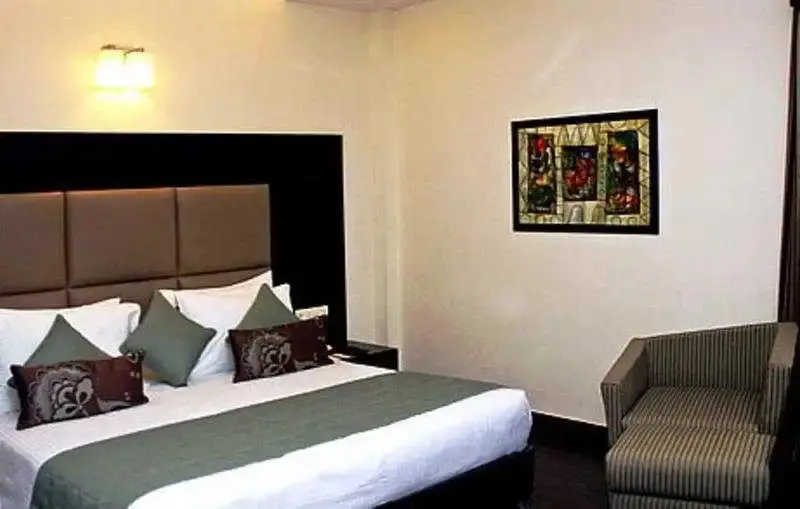Нью-Дели: Collection O 219 JHT Hotels