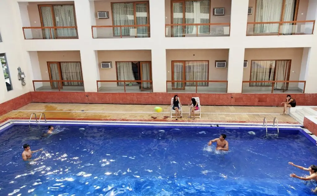 Мандармани: Hotel Kings Crown Resort at Mandarmani