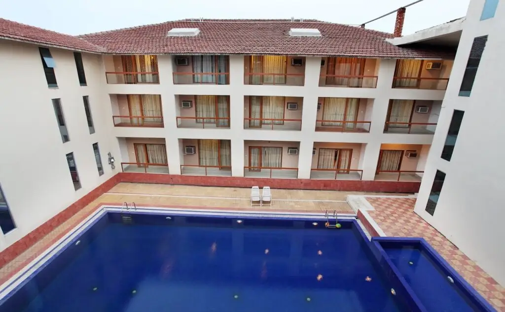 Мандармани: Hotel Kings Crown Resort at Mandarmani