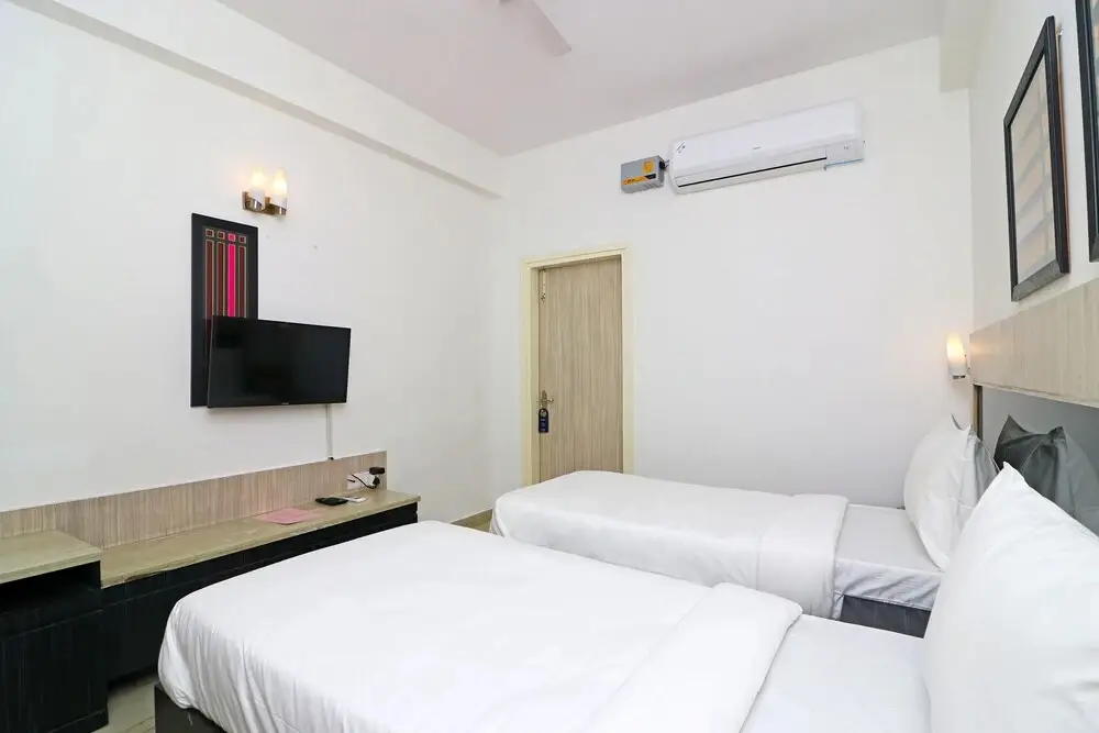 Гуруграм: SilverKey Executive stays 18572 Sohna Road