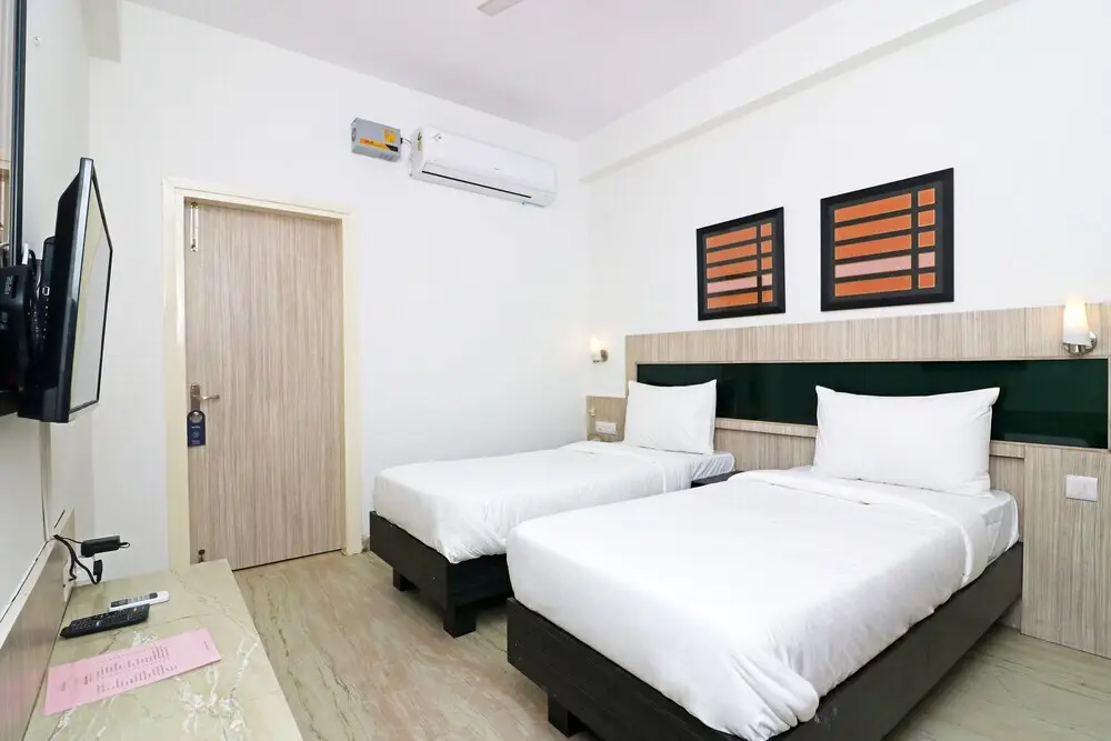 Гуруграм: SilverKey Executive stays 18572 Sohna Road