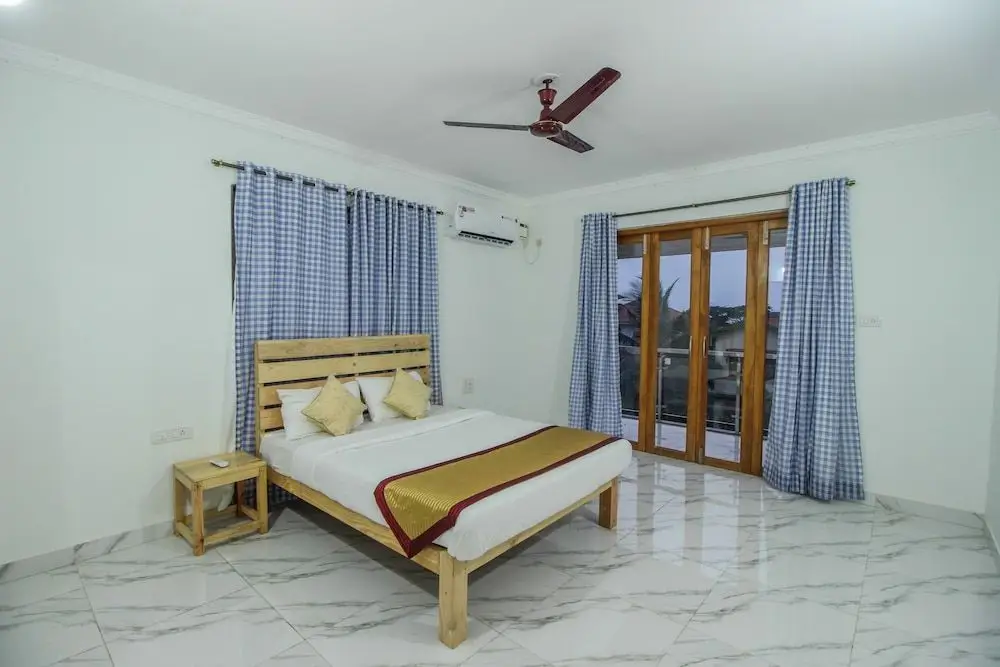 Панаджи: OYO 10296 Home Sunset View 3BHK Dona Paula