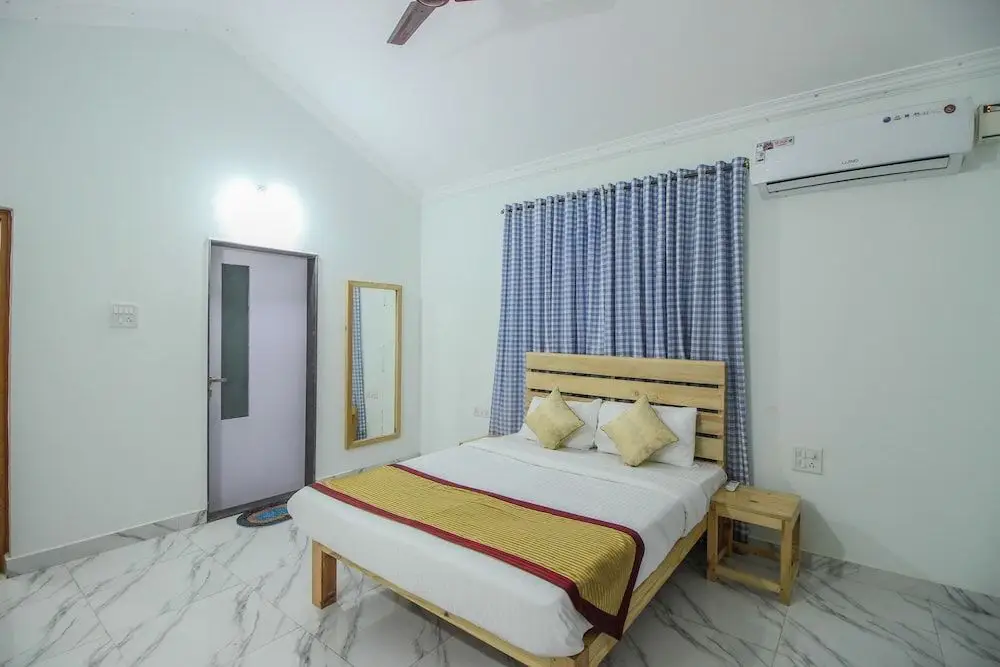 Панаджи: OYO 10296 Home Sunset View 3BHK Dona Paula