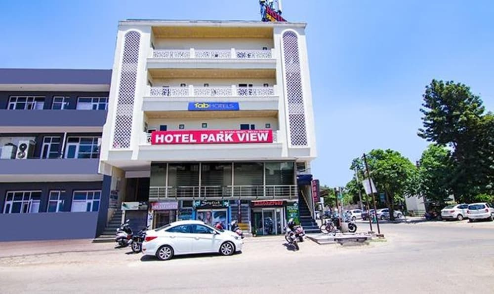 Fabhotel Park View — фото 1