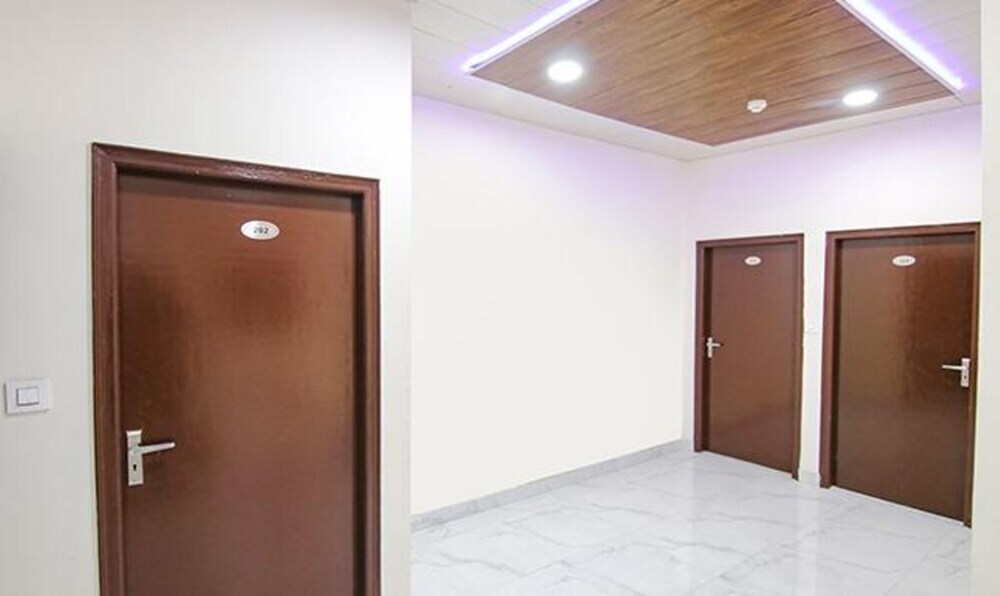 Мохали: Fabhotel Park View