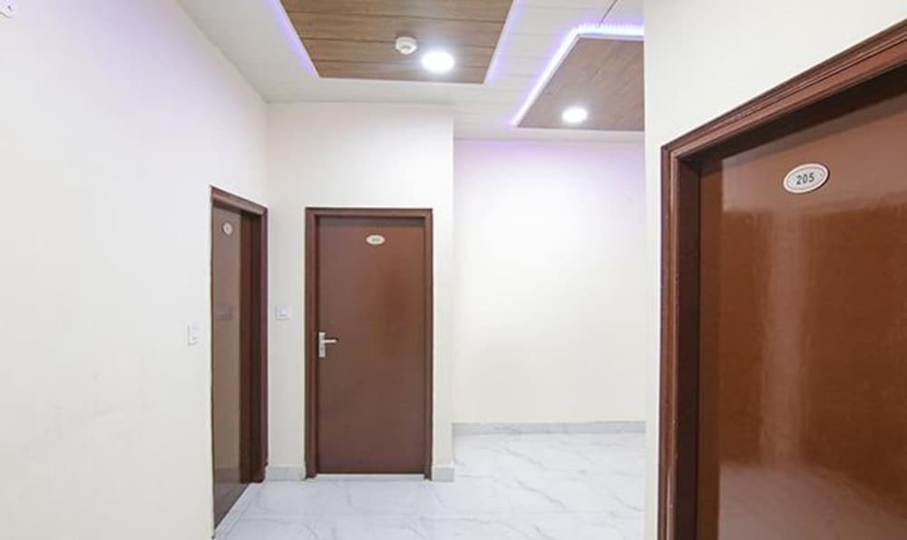 Мохали: Fabhotel Park View