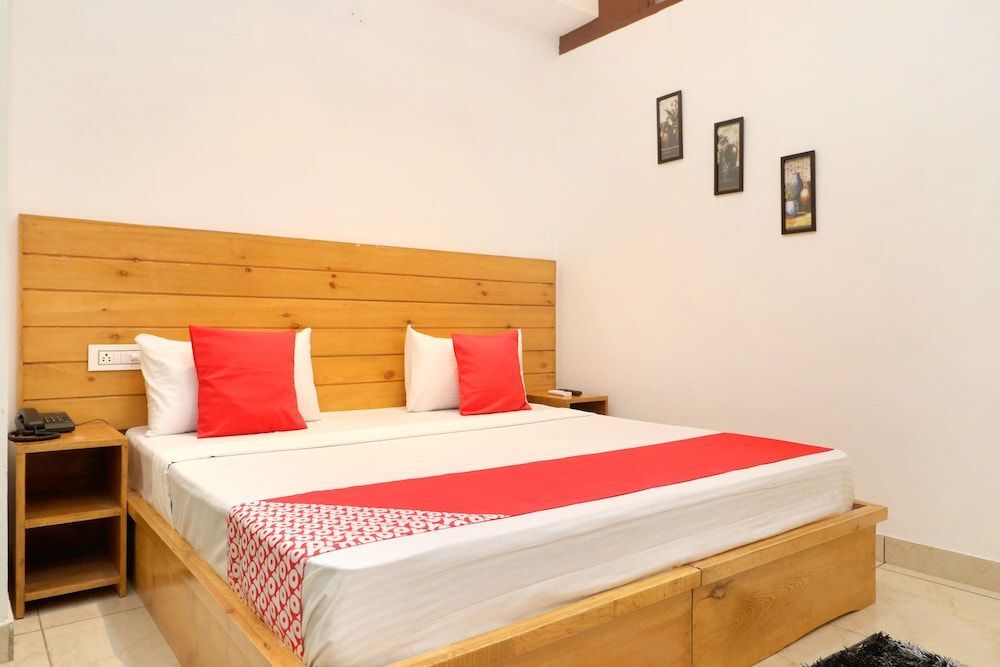 Мохали: Oyo 26606 Hotel R K Grand