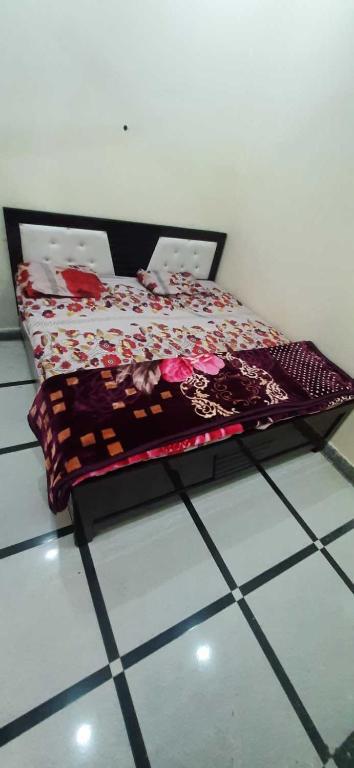 Garhmukteshwar: Oyo Home Blue Back Guest House