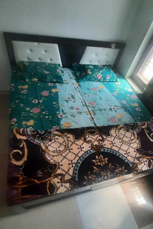 Garhmukteshwar: Oyo Home Blue Back Guest House
