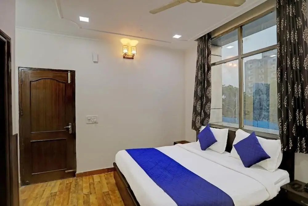 Газиабад: Hotel Grand Tushar