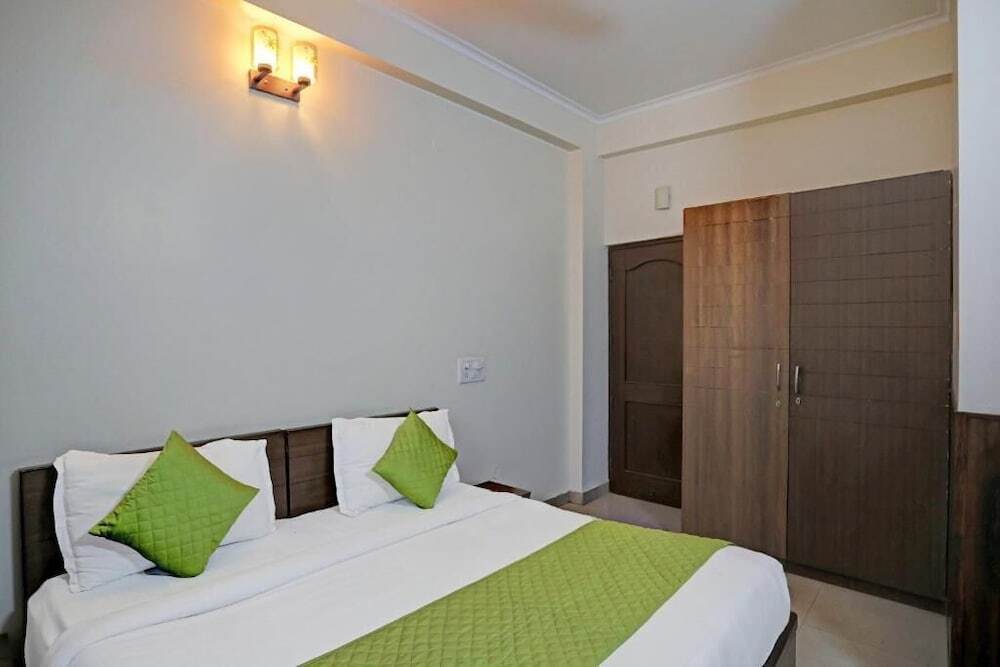 Газиабад: Hotel Grand Tushar
