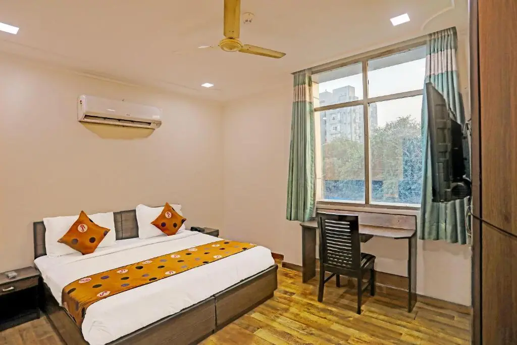 Газиабад: Hotel Grand Tushar