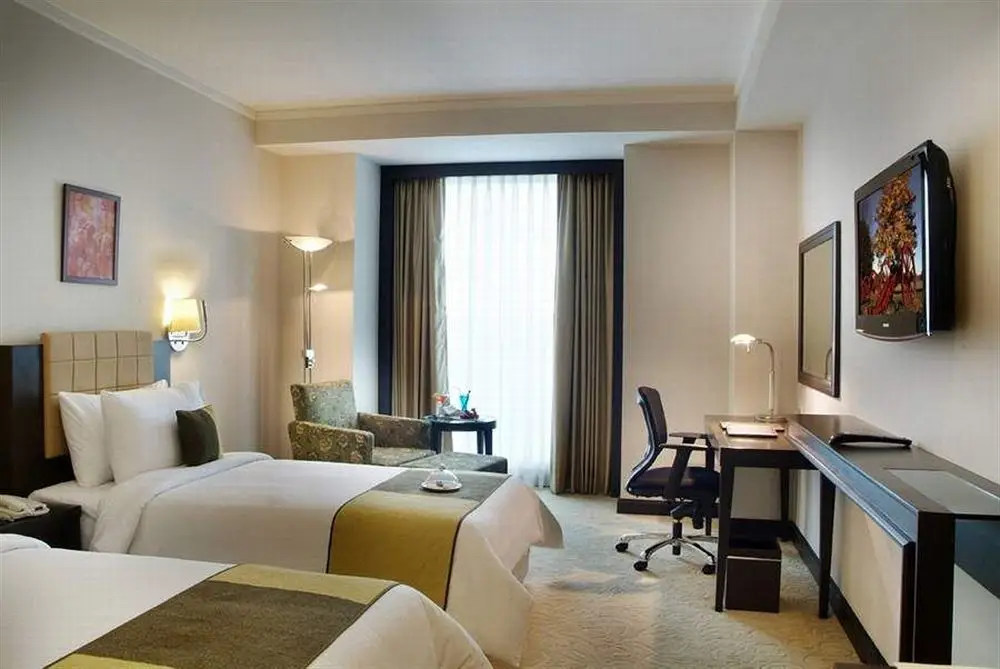 Фаридабад: Express Sarovar Portico (T)