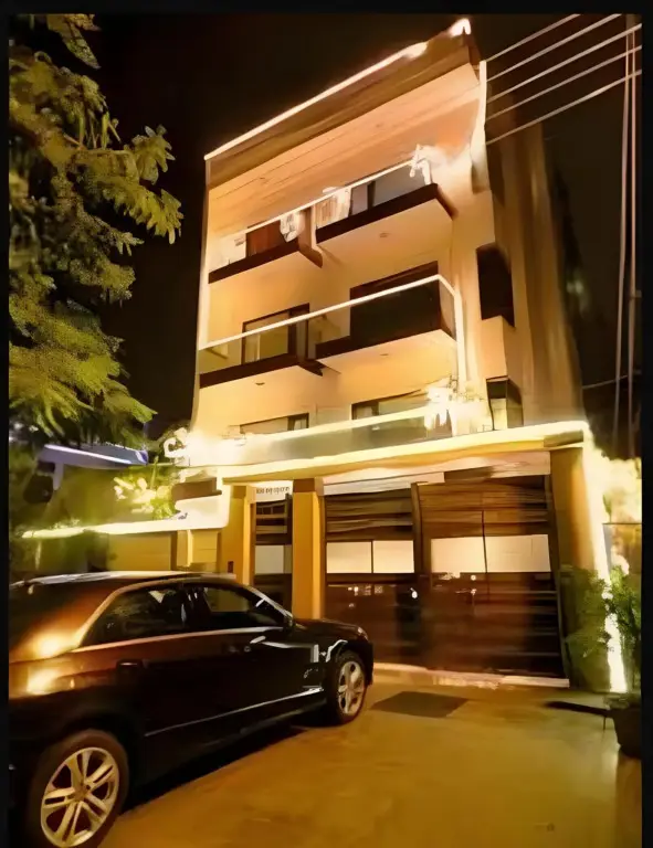 Нойда: The G 8 Noida