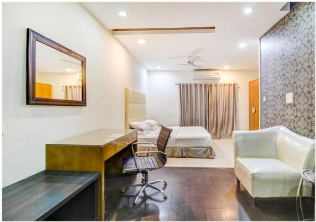 Хидерабад: Hotel At Home Suites