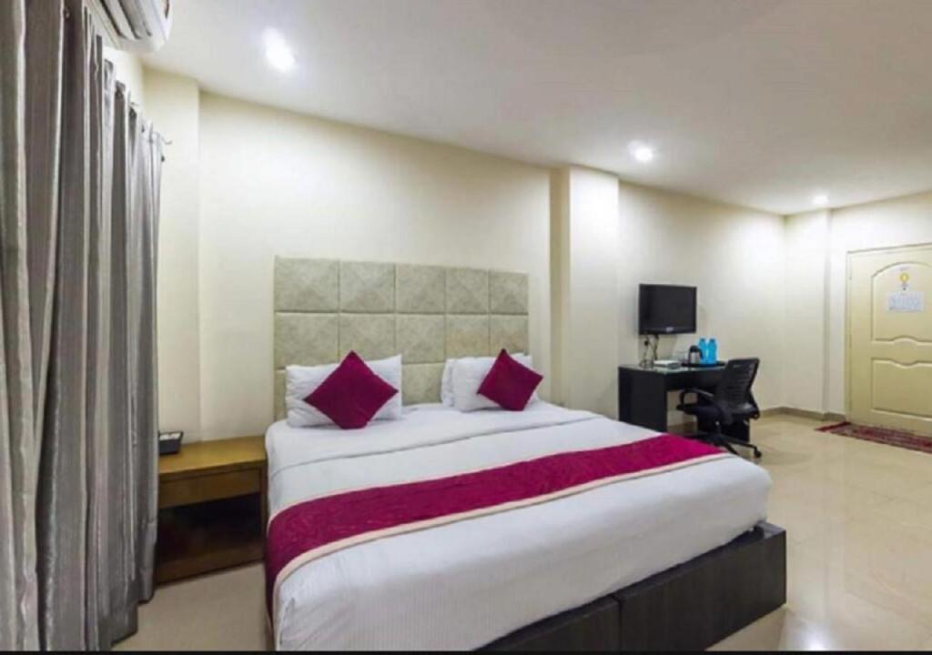 Хидерабад: Hotel At Home Suites