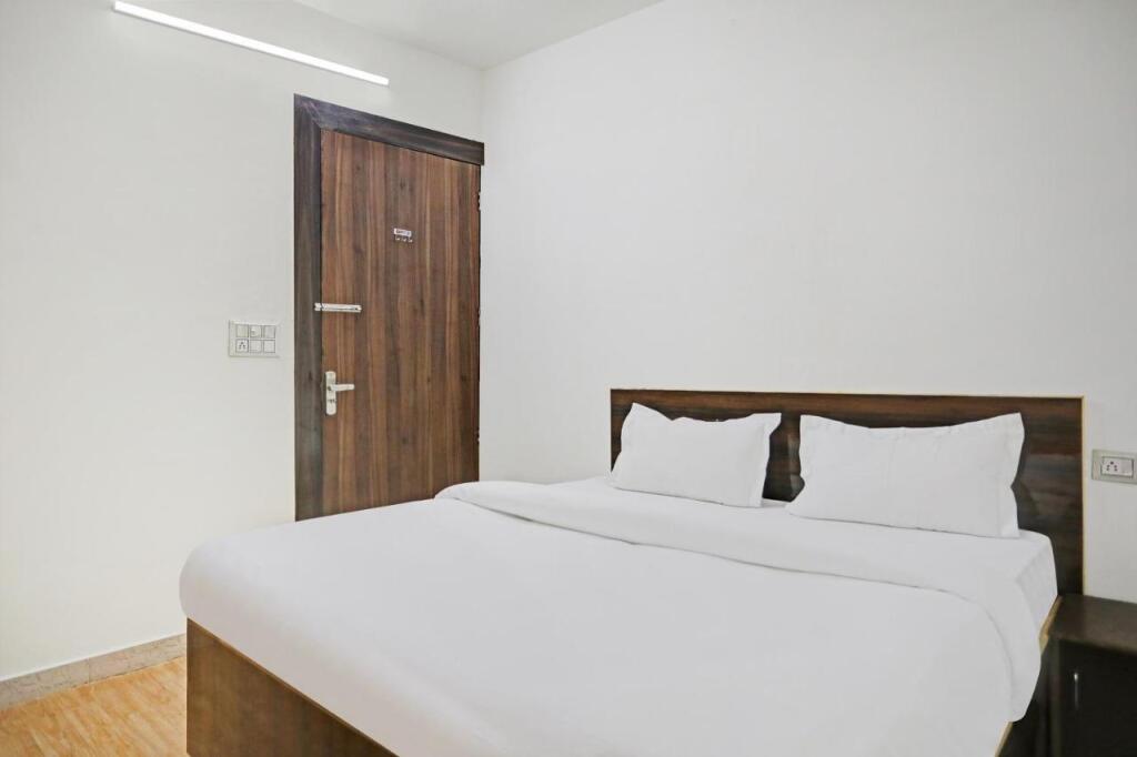 Газиабад: Collection O 804997 Parth Residency