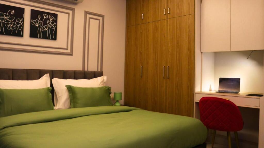 Гуруграм: Ava Hotels And Corporate Statys