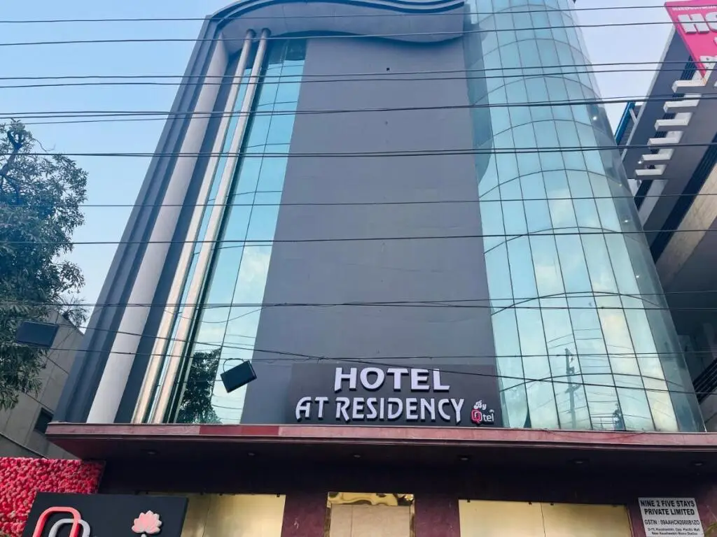 Qotel Hotel AT Residency Kaushambi — фото 1