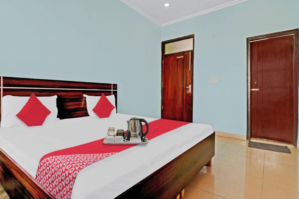 Нойда: Oyo Bhagyashree Hotel Crown View