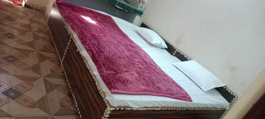 Большая Нойда: POP Royal Guest House Near GNIDA Office Metro Station